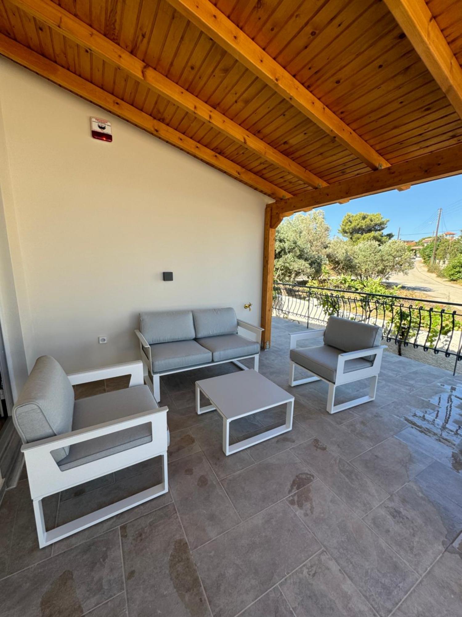 Secret Garden Airport-Beach Villas 300M From Famous Davis Beach Artemida  Exterior photo