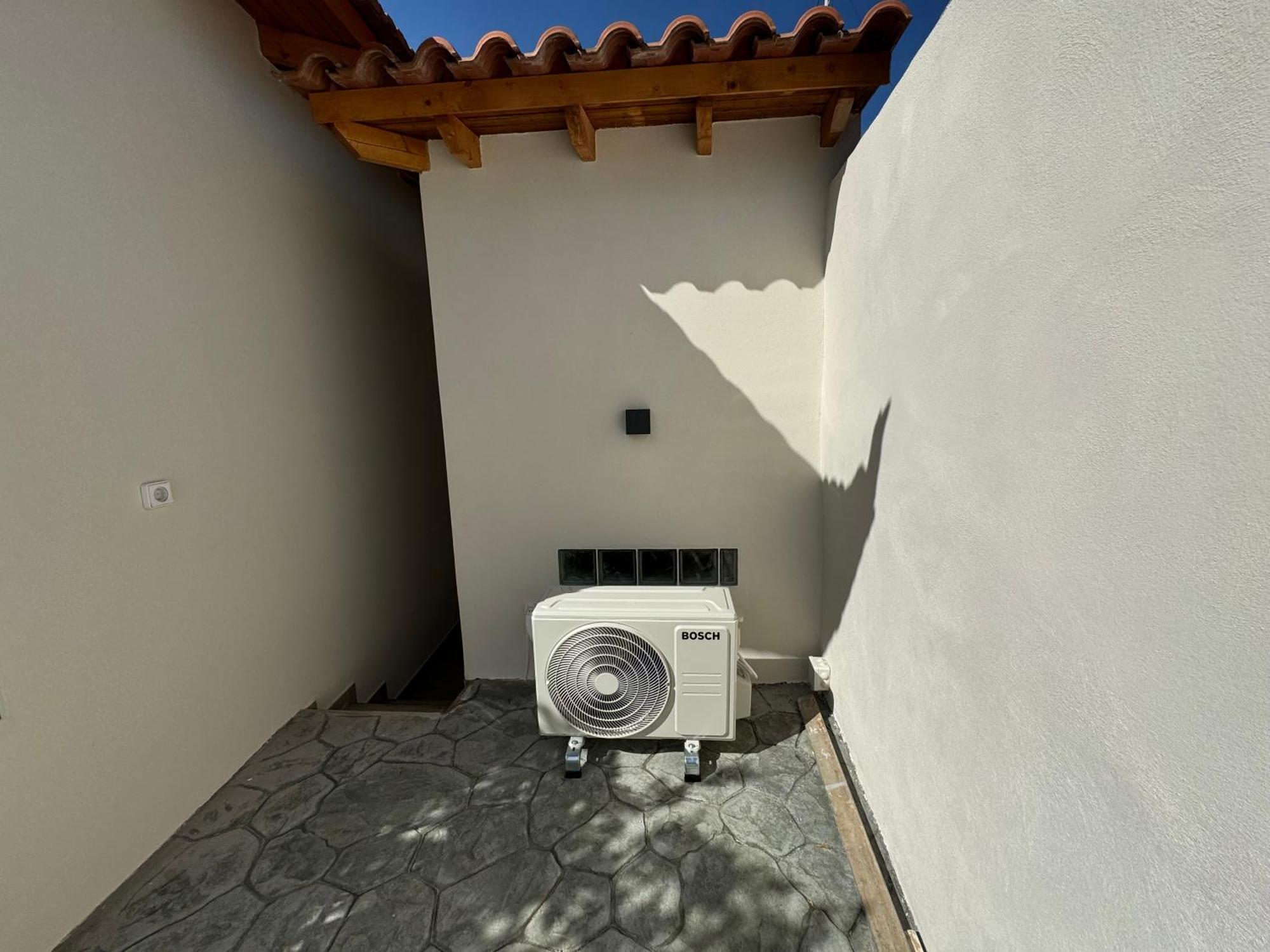 Secret Garden Airport-Beach Villas 300M From Famous Davis Beach Artemida  Exterior photo