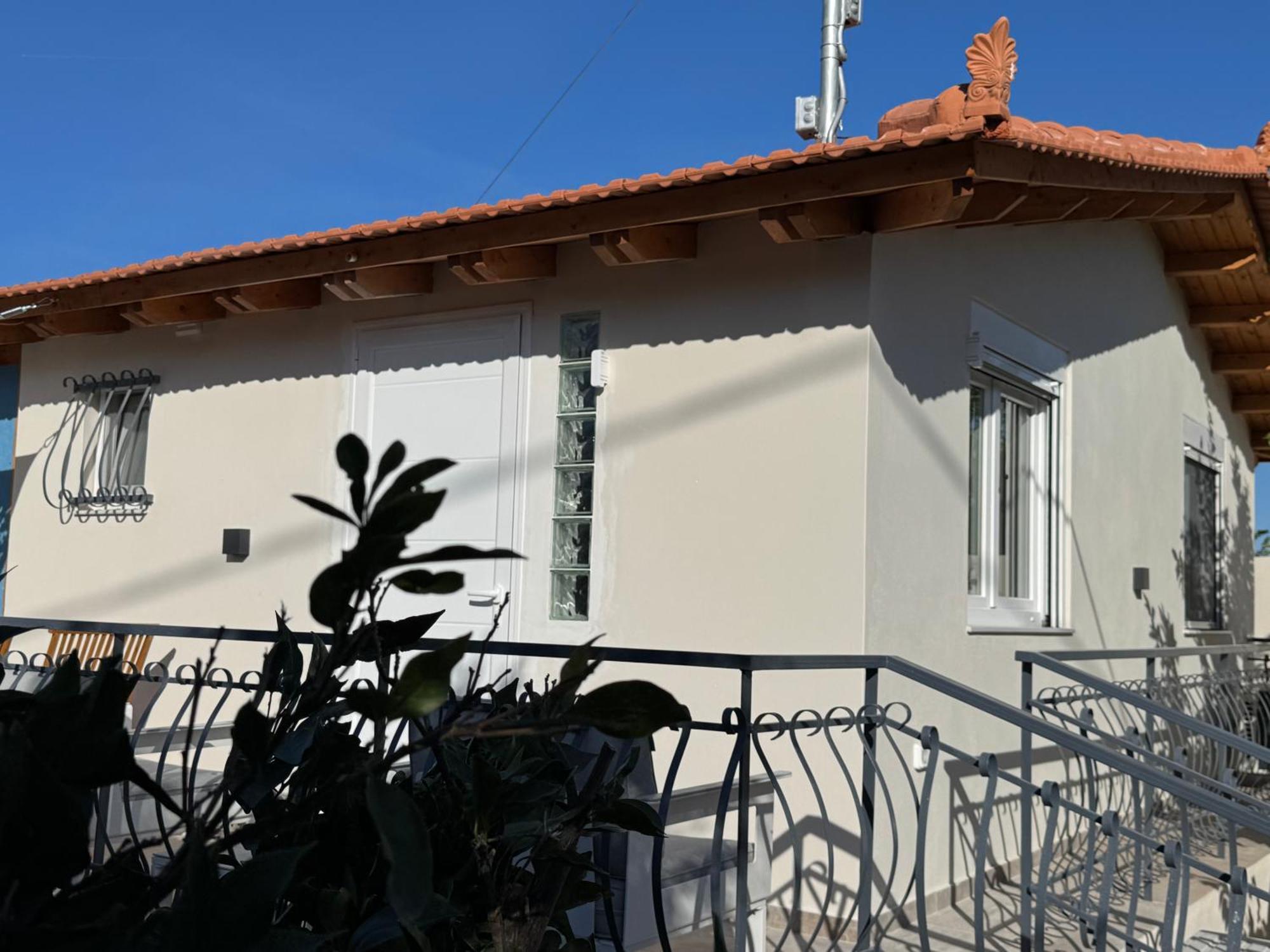 Secret Garden Airport-Beach Villas 300M From Famous Davis Beach Artemida  Exterior photo